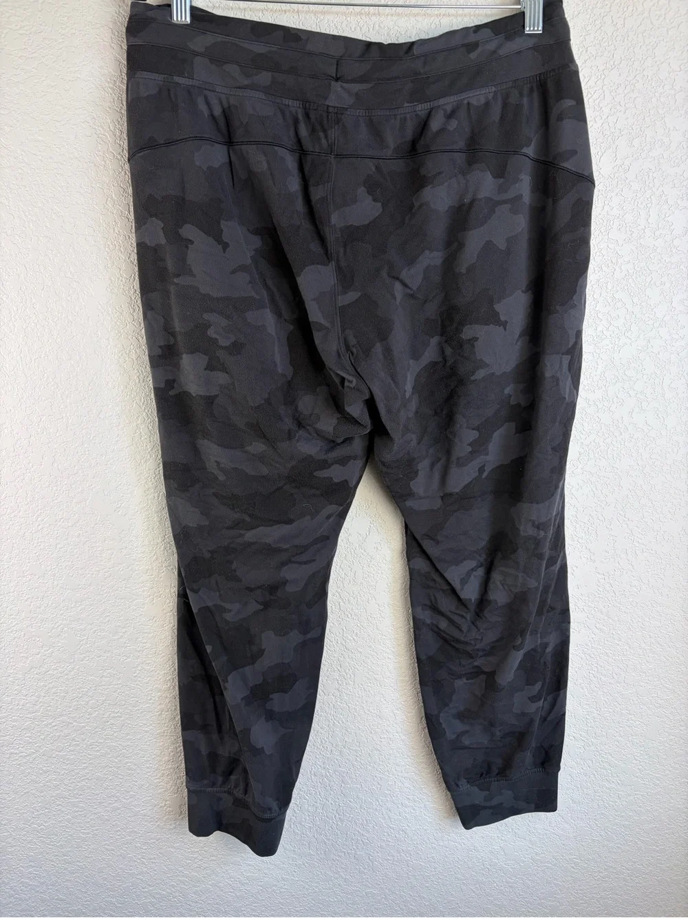 lululemon athletica women’s Dark Gray Camo Joggers